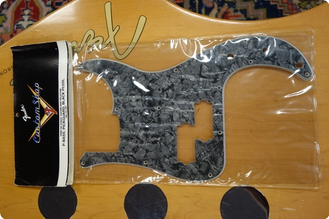 Fender Fender Custom Shop P Bass Pickguard Black Pearl 099 2161 000