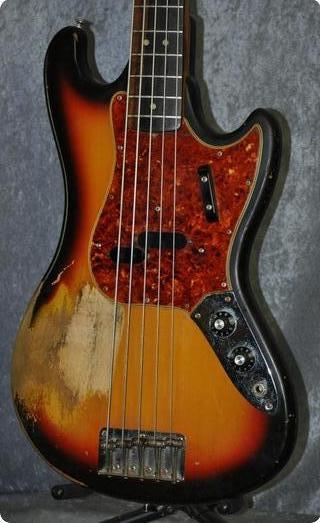 Fender Bass V. 1965 Sunburst.
