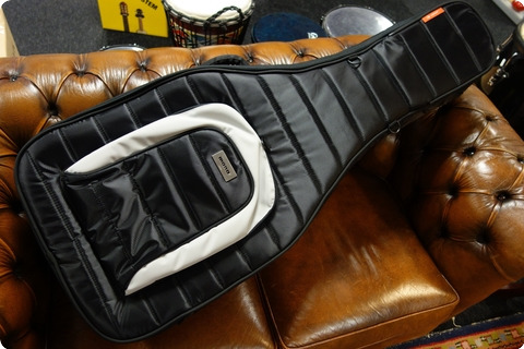 Mono Mono M80 Classic Jumbo Ac. Guitar Case Black