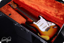 Fender Stratocaster 1965 3 Tone Sunburst