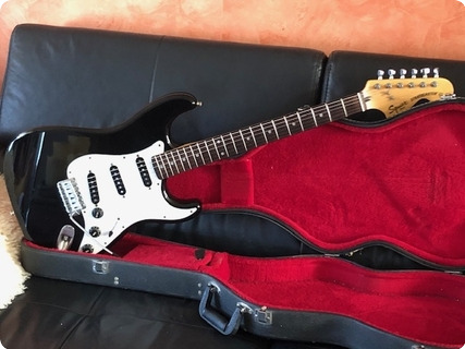 ほぼ新品 Squier by Fender Affinity ストラトキャスター