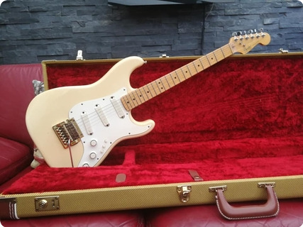 Fender Stratocaster Elite 1983 Vintage White
