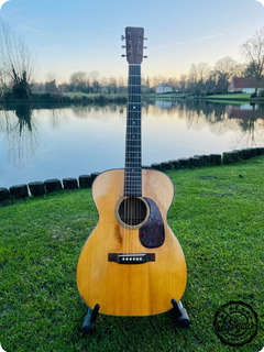 Martin 00 18. Watch Video !  1961 Natural