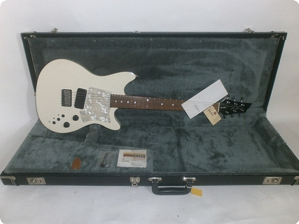 Heartfield Rr 8 1989 Brite White W/ Ohsc — Mij By Fender 1989